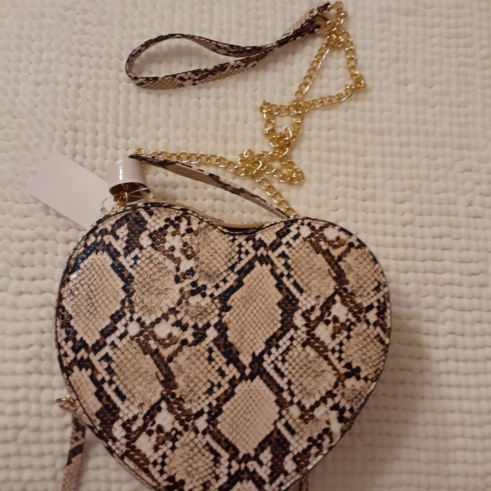 *** LAST ONE***SNAKE SKIN HEART SHAPED PURSE - Picture 4 of 5